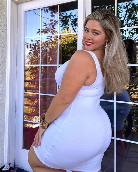 ellana bryan bio quick facts age height weight measurements instagram photos curvy model