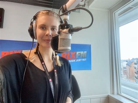 Sofie Sänder Radio På Viaplay På Sin Praktik Kaggeholms Folkhögskola