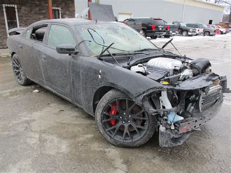 I previously had a 2017 doge charger rallye which i liked but i've always had a thing for sports cars. Wrecked Dodge Charger Hellcat Shows Up For Sale, Is Full ...