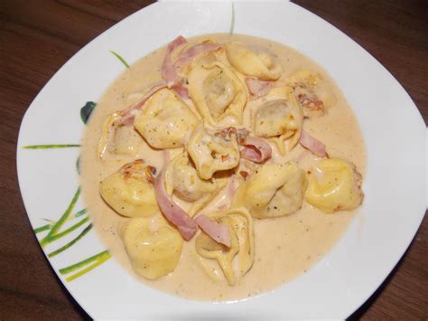 Tortelloniauflauf mit Käse- Sahne Soße Rezept