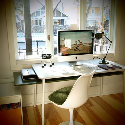 These top rated computer desks stand out from the rest due to their efficiency, comfort, and ease of use. 30 Modern iMac Computer Desk Arrangement | HomeMydesign