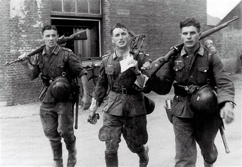 Three German Soldiers Returning From A Training Exercise 1941 Rare