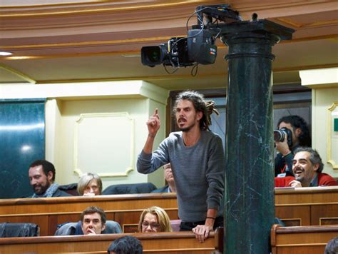 Choc Capillaire Au Parlement Espagnol