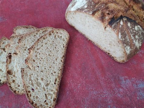 Helles Dinkelbrot mit Hafersauerteig
