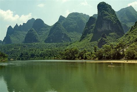 Karst Landscape Along The Lijiang River Near Guilin Guan Flickr