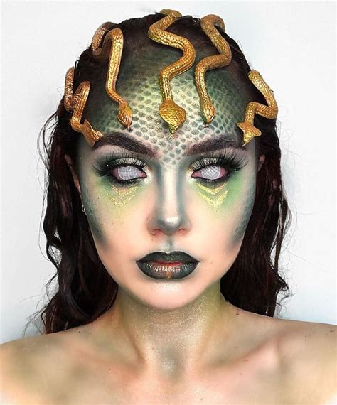 🐍 Medusa 🐍 Dont Look Into Her Eyes 🙈 ————————————————————— Maybelline