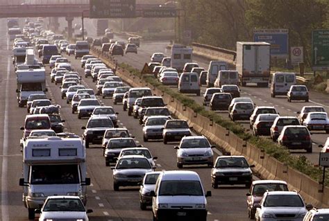 Tre camion coinvolti nello schianto avvenuto vicino a un cantiere, uno dei mezzi pesanti è andato a fuoco. News | Traffico autostrade: info sui cantieri permanenti ...