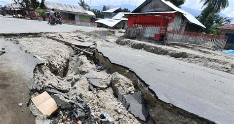 Gelombang tersebut disebut dengan gelombang seismik. Tips Agar Selamat dari Gempa Bumi - BSP Guard