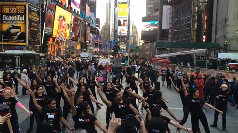 Bollywood Flash Mob In Times Square Youtube