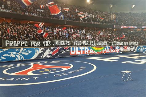 Quand Les Supporters Du Psg Taillent Les Guignols De Lom