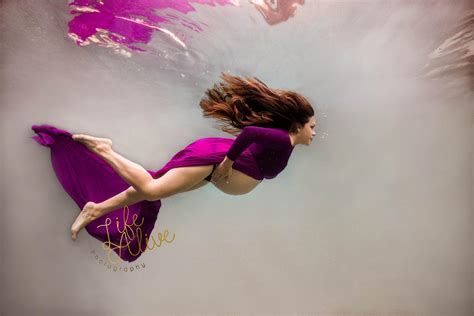 What To Wear For An Underwater Maternity Photoshoot