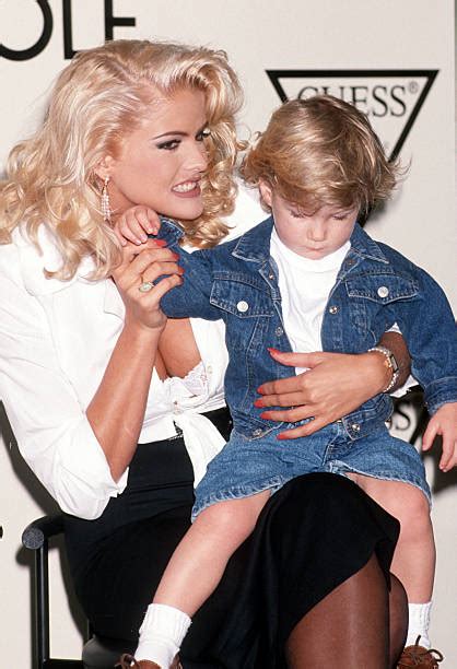 Anna nicole smith and her son attend la federal court to try and gain control of part of the estate of her late husband, billionaire j. Anna Nicole Smith's Special Appearance For Guess ...
