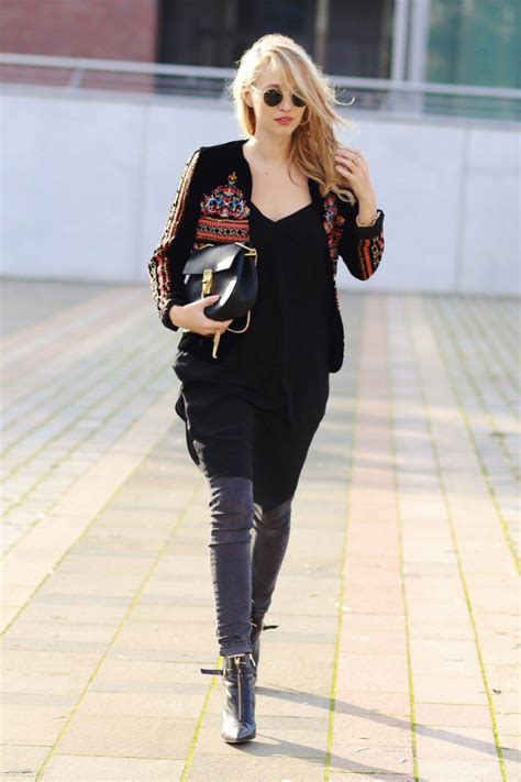 30 Incredibly Gorgeous Velvet Outfit Ideas For Women