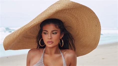 Kylie Jenner Presume Sus Lujosas Vacaciones De Verano Y Sus Curvas