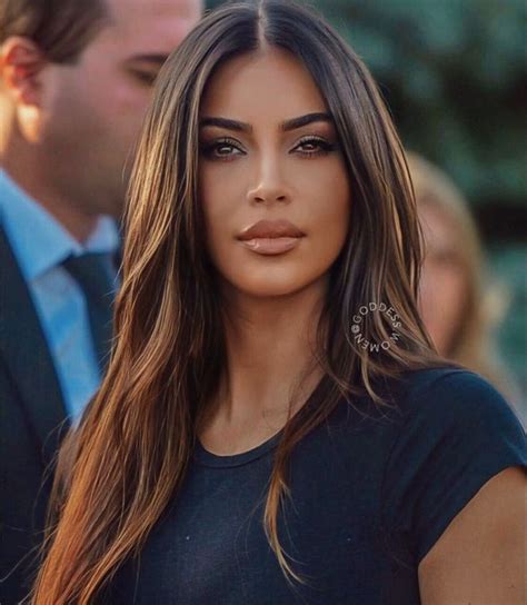 Kim Kardashian With Long Brunette Hair In 2020 Kim Kardashian Hair