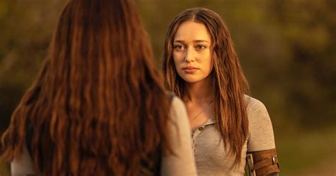 Fear The Walking Deads Alycia Debnam Carey Cast As Lead In Hulu Series Trendradars Latest