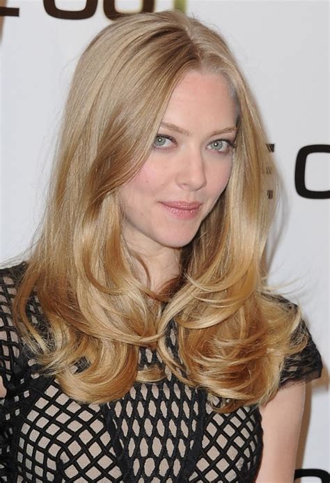 Amanda Seyfried Long Hairstyle Middle Part Layered Hairstyle