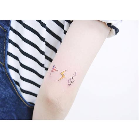 Flower tattoos small tattoos korea tattoo single needle tattoo fine line tattoos watercolor tattoos neo traditional tattoo. Watercolor Tattoos Korean Style