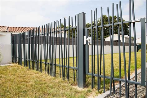 Voir plus d'idées sur le thème cloture jardin, jardins, amenagement jardin. Réalisations | Aménagement jardin clôture, Portail et ...
