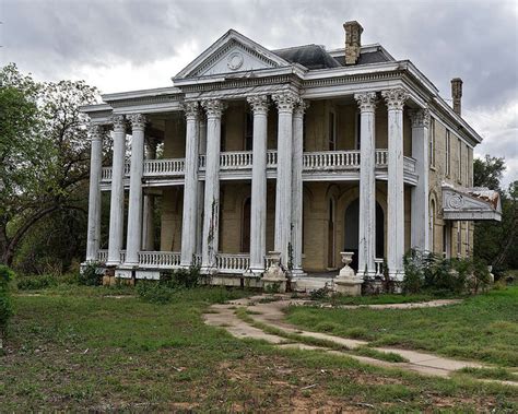 16 Creepy Abandoned Homes In Texas