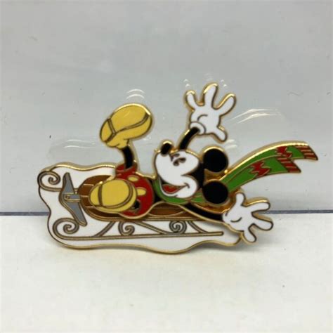Disney Pin Dlr Cast Exclusive Mickey Mouse Sledding Sled Slider Le 3000