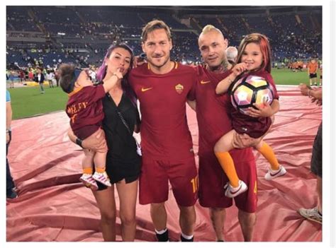 Negli ultimi tempi la coppia è stata protagonista. Qui est Claudia Lai, la femme du footballeur belge Radja ...