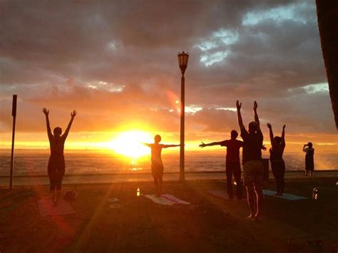 yoga wellness retreat away in hawaii island wellness tour picture of beach sunset yoga hawaii