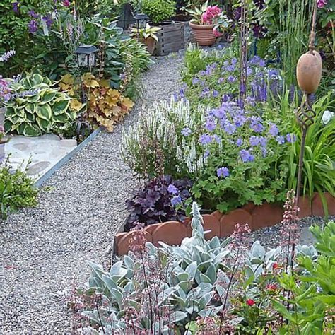 Einige stauden eignen sich hervorragend für den schnitt und können in. 12 robuste Stauden für den Garten | Bepflanzung, Vorgarten ...