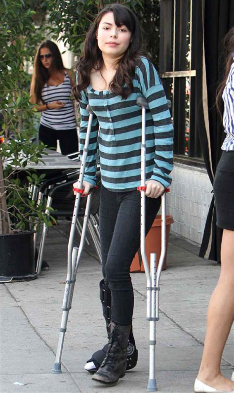 Miranda Cosgrove Had Mystery Hole In Her Leg After Ankle Injury Us