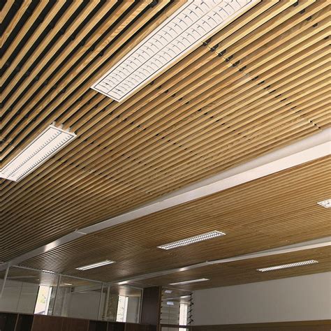 Le faux plafond en bois donne à la pièce une ambiance confortable, douce et chaleureuse : Faux-plafond en bois / en laine de roche / en lames ...
