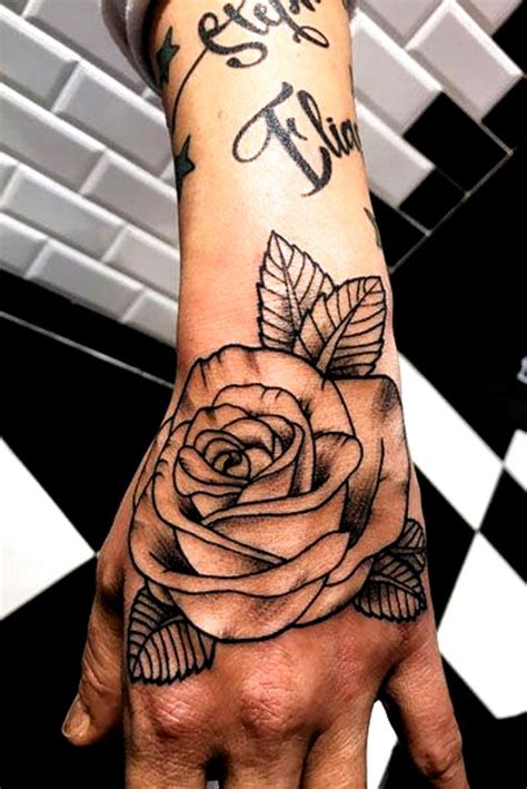 Tatouage à la main rose | Rose tattoos for men, Hand tattoos for guys