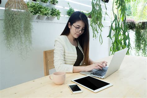 Decorating food made to order. Why Are There More Women Working Part Time? | Part-time.ca