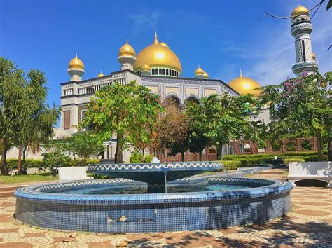 Jameasr Hassanil Bolkiah Mosque Bandar Seri Begawan Tripadvisor