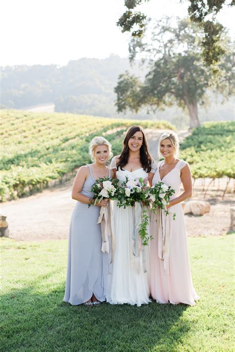 This is the ultimate guide to beach wedding attire for guests! How to Book a Destination Wedding Photographer | Wedding Photography