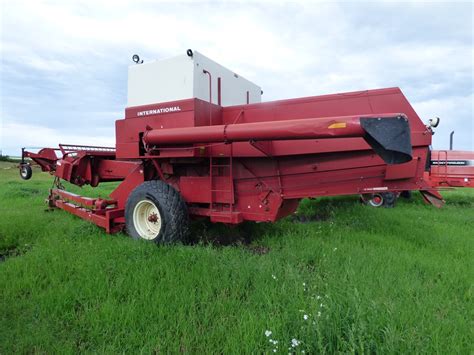 Dunkle Auction Services International 914 Pull Type Combine Shedded