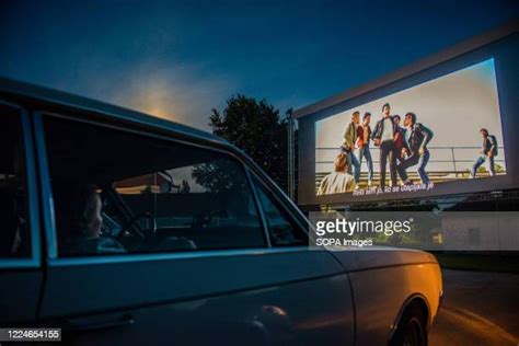 Drive In Movie Parking Lot Photos Et Images De Collection Getty Images