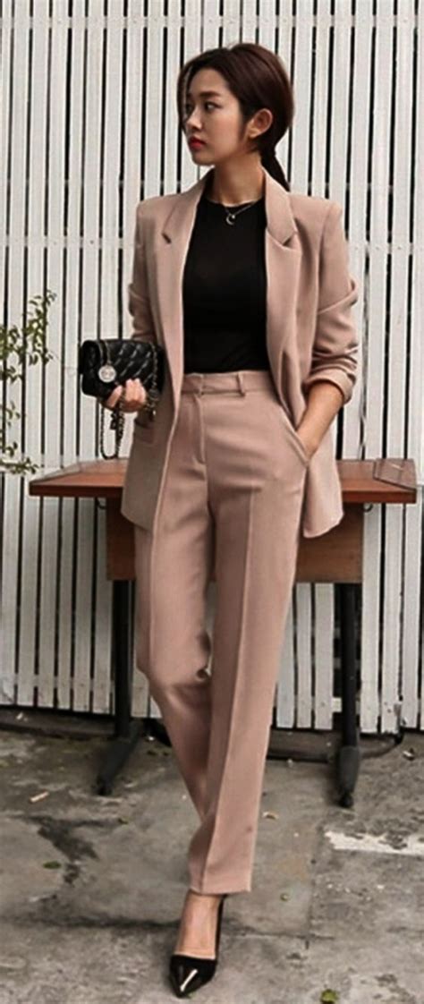 Best Tailored Suit Outfits For Women24 Office Salt