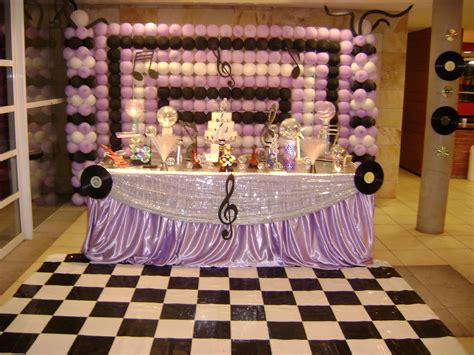Music centerpieces banquet centerpieces banquet decorations music themed parties music party dinner themes party themes party ideas jazz bar music centerpieces by one of my tas (ms. TIO MARCÃO RECREAÇÃO FESTAS E EVENTOS: DECORAÇÃO MUSICAL ...