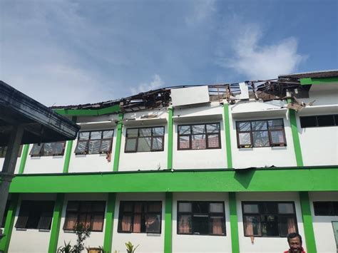1 hour ago · gempa terkini berkekuatan magnitudo 2,6 mengguncang kota sukabumi, jumat (30/7/2021), pukul 11.59 wib. Kondisi Terkini Gempa Bumi Di Wilayah Jawa Timur ...