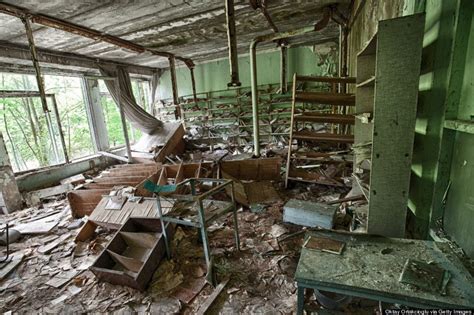 pictures of chernobyl prove it s still haunting nearly 30 years later chernobyl abandoned