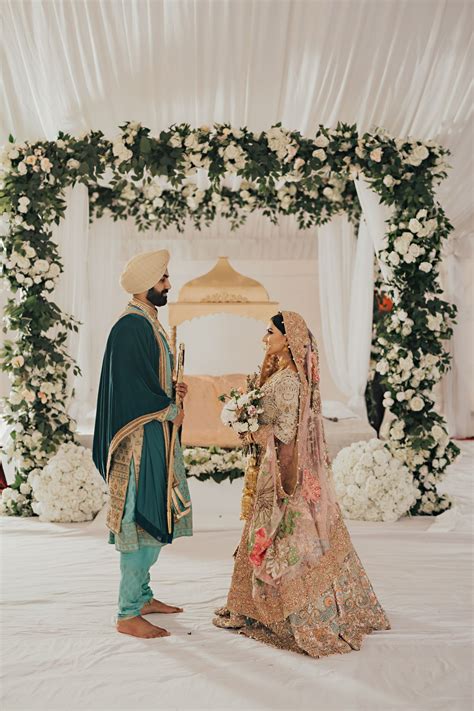 A Sikh Wedding In The Hills With The Couple In A Royal Ensemble Wedmegood