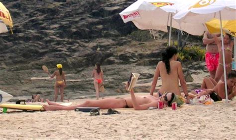 Charlize Theron Nuda Anni In Beach Babes