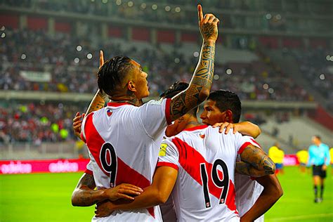 Perú Da Lecciones De Buen Fútbol A Ecuador El Especial