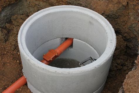 Von dort aus besteht die möglichkeit die schmutzwasserleitung zu prüfen und zu reinigen, ohne bauarbeiten durchführen zu müssen. Kanalarbeiten Tag 6 - Der Revisionsschacht › Wir bauen ...