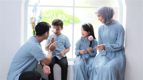 Desain Baju Couple Keluarga yang Trendy dan Stylish - DTHREE