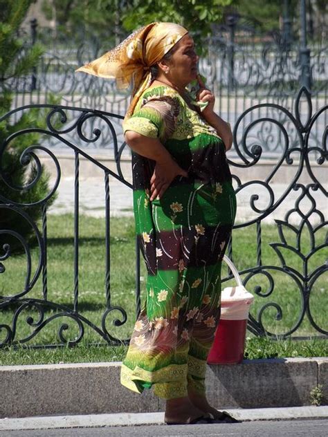 Woman At Roadside Samarkand Uzbekistan 01 Uzbekistan Silk Road People Of The World