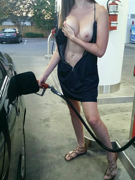 Woman Flashing Tits While Pumping Gas Amnesia4