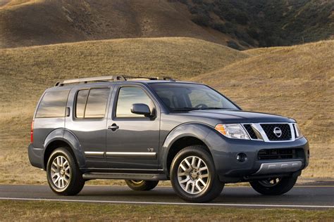 View Of Nissan Pathfinder Se 4x4 Photos Video Features And Tuning Of
