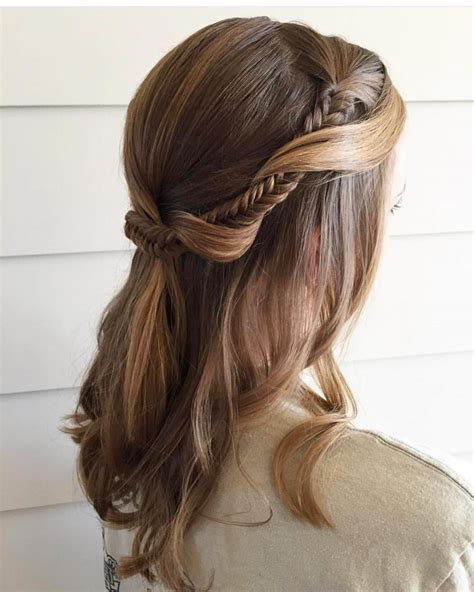 21 Super Easy Updos For Beginners To Try In 2020