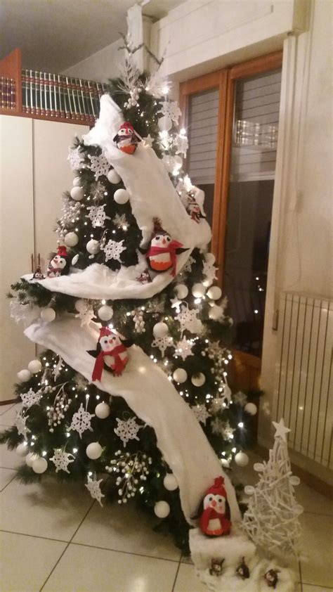 This theme is definitely for someone who wants to go for more aesthetic christmas decorations. Pin by Clara Ferreira on Natal | Snowman christmas ...